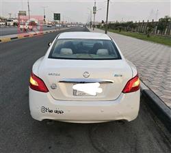 نيسان ماكسيما